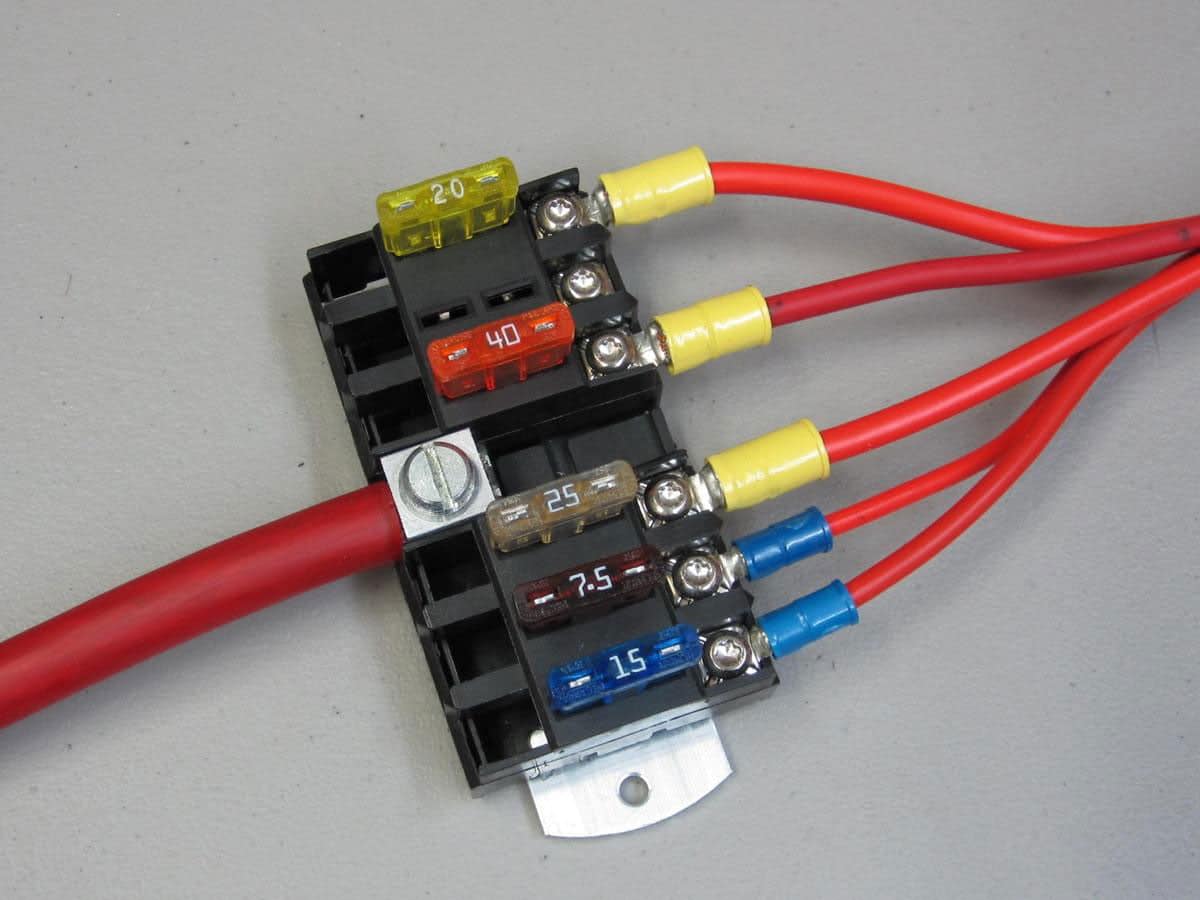 ATC / ATO Style Fuse Holders with Power Distribution