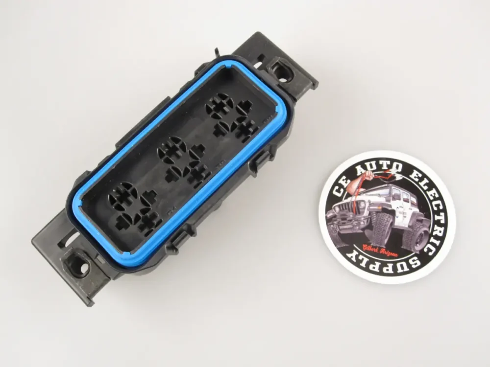 GEP Triple MAXI Relay PDC Base - Close-up